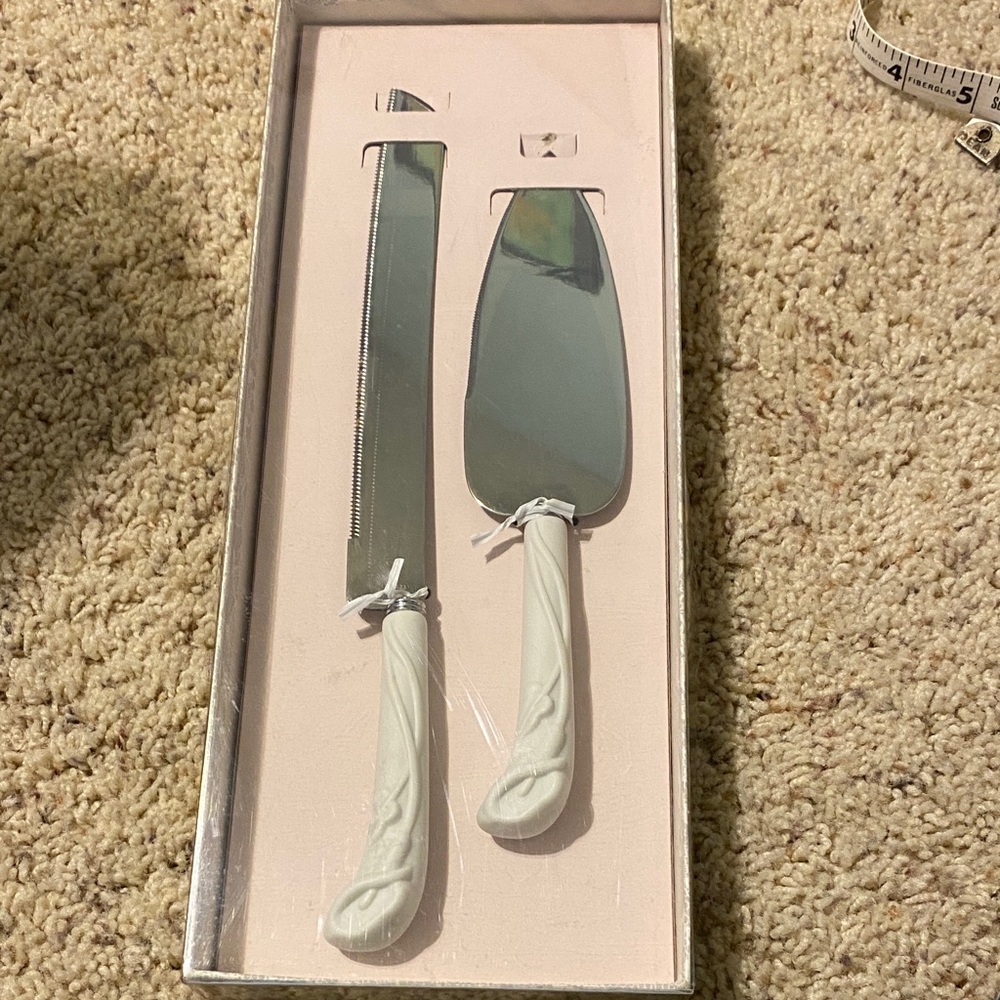 Elegant Wedding White Cake Knife and Server Set